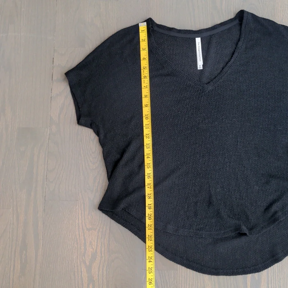 ARITZIA BABATON | T-shirt Oversized Open Knit V-Neck Scoop Hem, Black, Womens XS - Picture 10 of 10